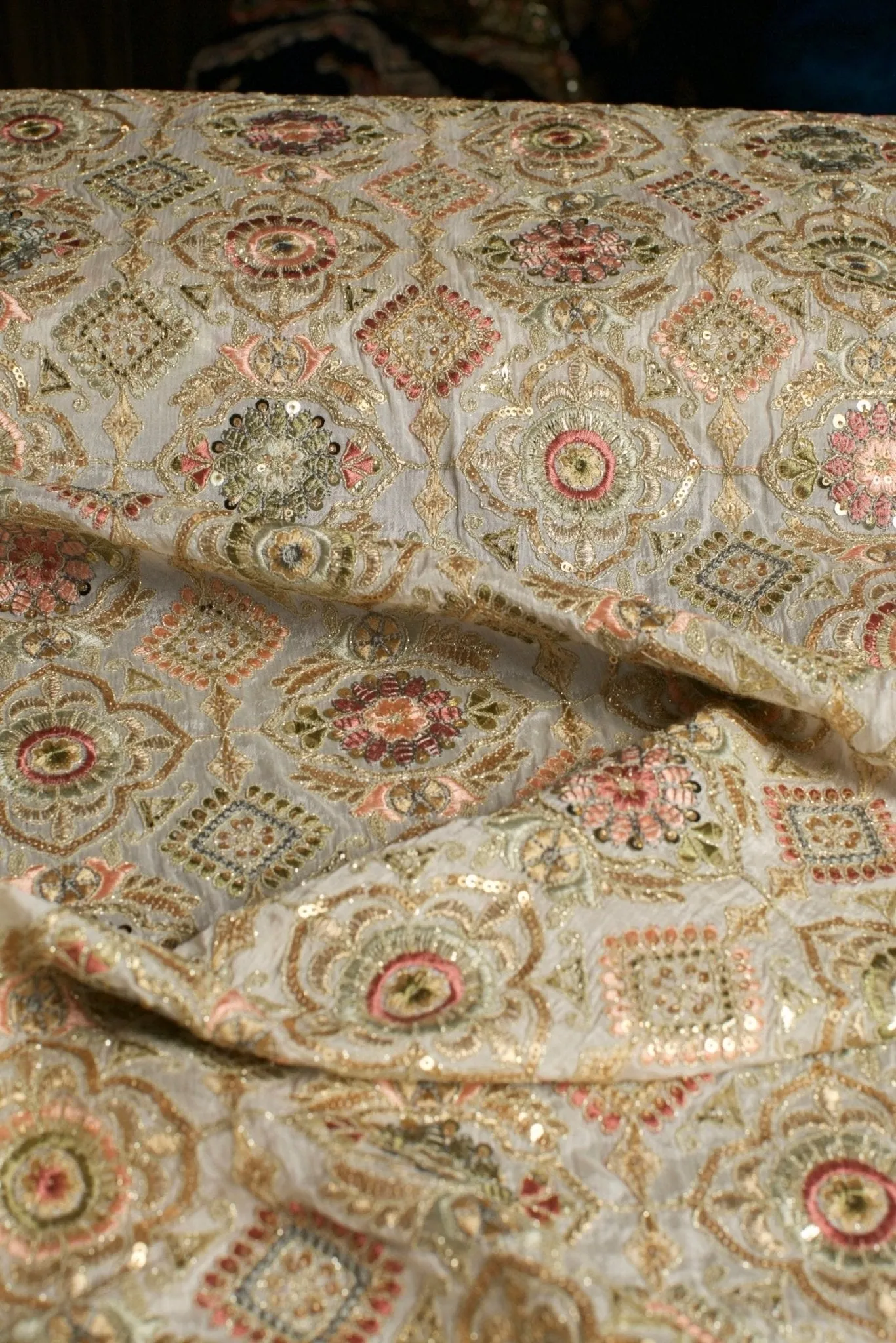 EMBROIDERED SILK B32-39