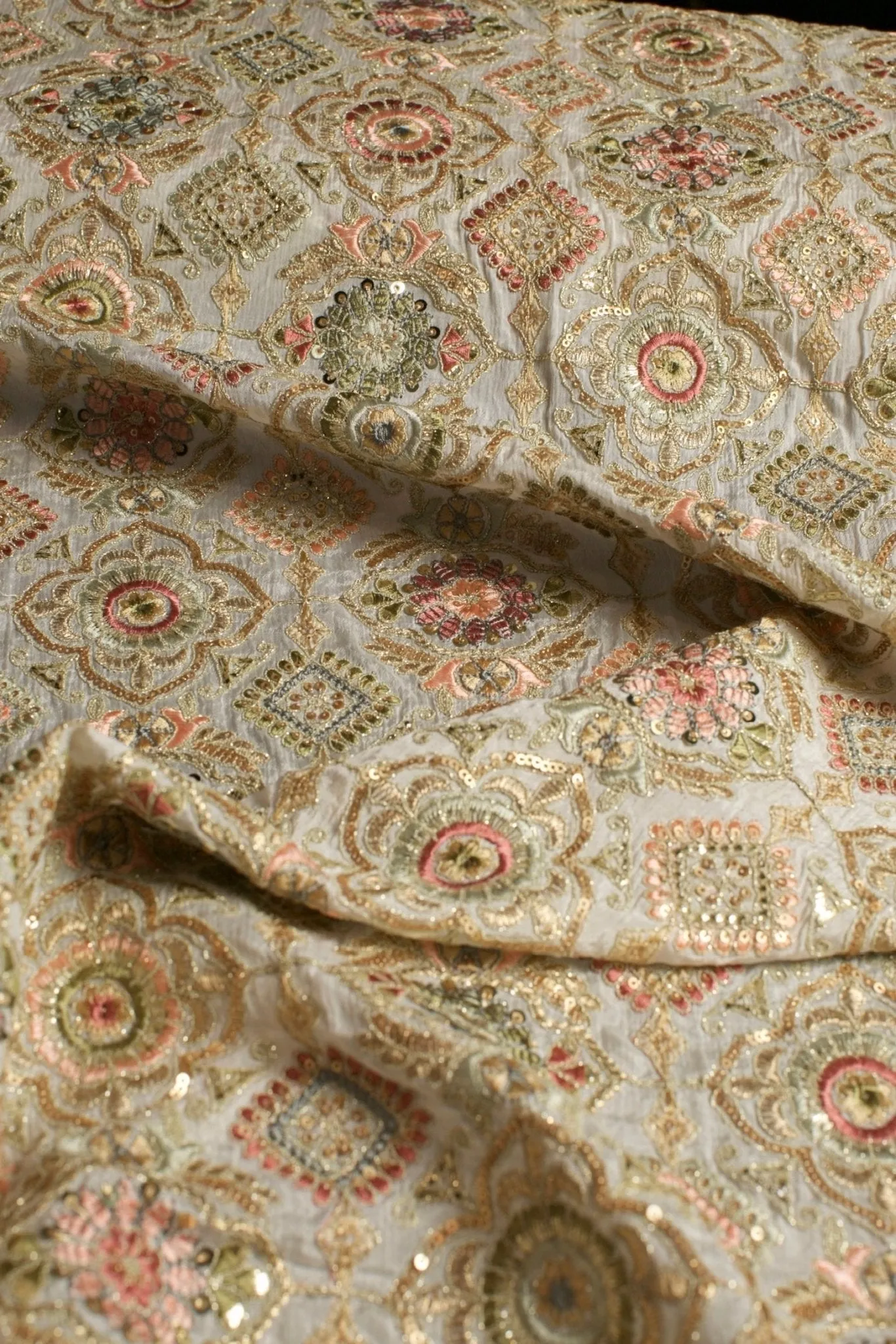 EMBROIDERED SILK B32-39